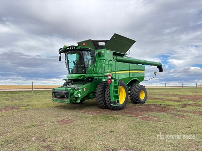 2012 John Deere S690 Combine Harvester