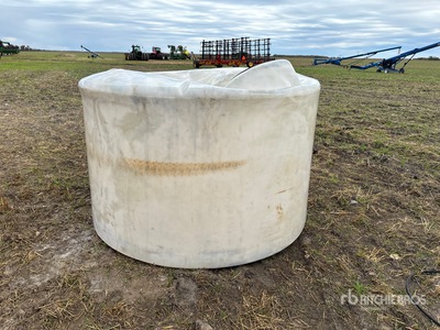 1250 gal Poly Water Tank