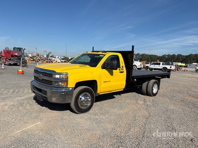2015 Chevrolet Silverado 3500HD 4x4 Ciężarówka z płaską platformą