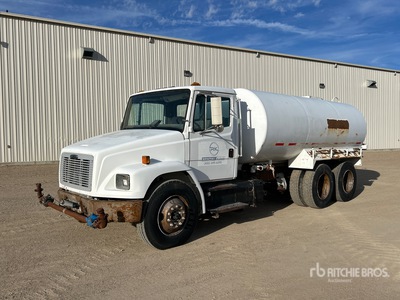2003 Freightliner FL80 4000 gal 6x4 Water Truck