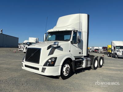 2018 Volvo VNL300 6x4 トラックトラクター（T/A）