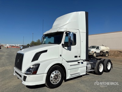 2015 Volvo VNL300 6x4 トラックトラクター(T/A)