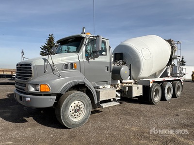 2006 Sterling LT9500 8x6 شاحنة خلاط