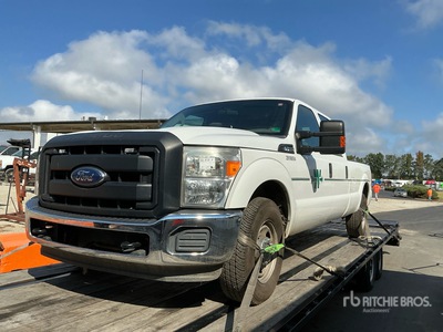 2015 Ford F-250 4x2 Crew Cab Pickup