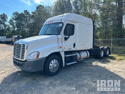 2018 Freightliner Cascadia 6x4 تراكتور شاحنة كابينة النوم (ثنائية المحور) (Inoperable)