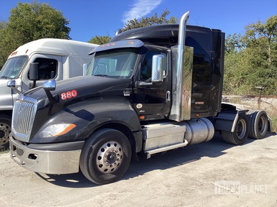 2019 International LT625 6x4 تراكتور شاحنة كابينة النوم (ثنائية المحور)