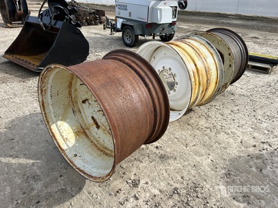 Quantity of (3) Rims Varios, equipos de acopio - Fits Case Equipment