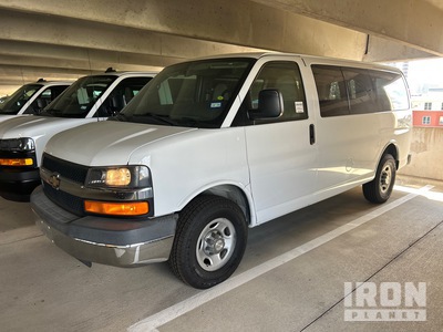 2008 Chevrolet Express 3500 11 Passenger Van