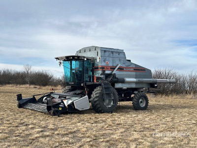 Gleaner R72 Combine Harvester