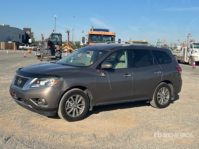 2014 Nissan Pathfinder SV 2WD SUV