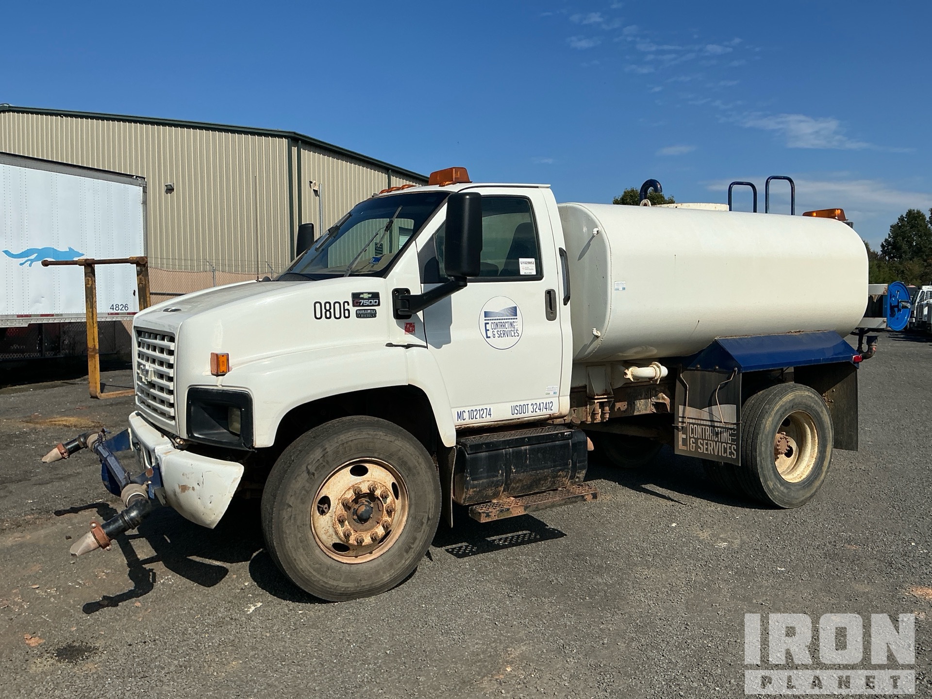 2006 Chevrolet C7C042 2000 gal 4x2 Water Truck