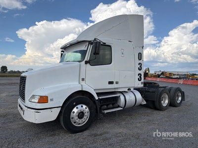 2008 Volvo VNL64T430 6x4 Tractocamion / Tracteur routier couchette