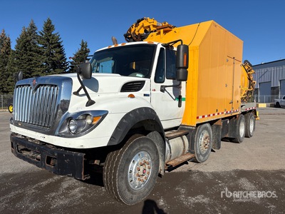2014 International 7600 SBA 8x4 Twin-Steer Vacuum Tanker Truck