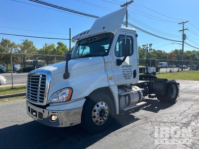 2015 Freightliner Cascadia 125 4x2 S/A Day Cab Truck Tractor