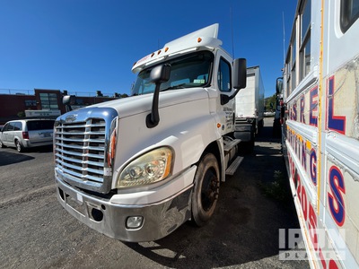 2015 Freightliner Cascadia 125 4x2 S/A Day Cab Truck Tractor