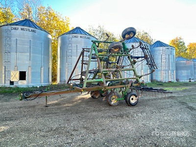 John Deere 610 32 ft Chisel Plow