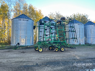 1998 John Deere 680 40 ft Chisel Plow