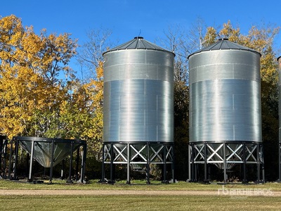 Butler +/- 5600 bu 6 Ring Hopper Grain Bin