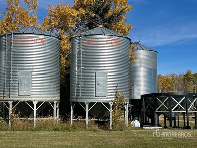 Butler +/- 2100 bu 4 Ring Hopper Grain Bin