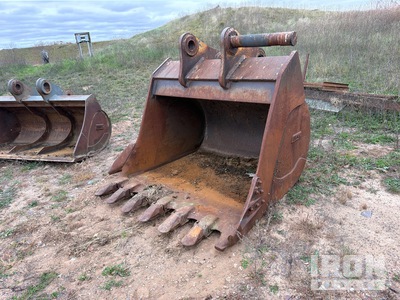 Holt 77 in Digging Excavator Bucket