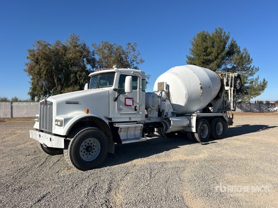 2013 Kenworth W900 8x4 Mixer Truck