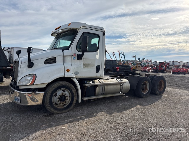 1FUJGBDV9ELFV9159 Freightliner Cascadia 113 Photo 1