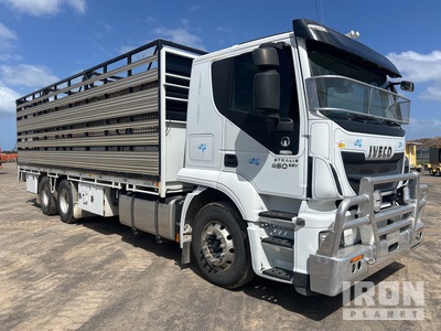 2013 Iveco Stralis 6x4 شاحنة للماشية