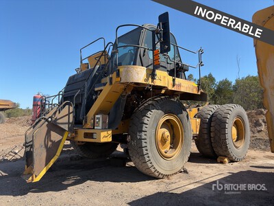 2008 Cat 777F Tombereau citerne à eau (Inoperable)