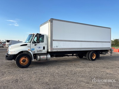 2016 International 4300 4x2 Furgoneta caja cerrada