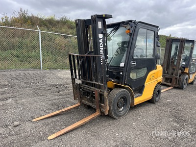 Hyundai 4940 lb Forklift