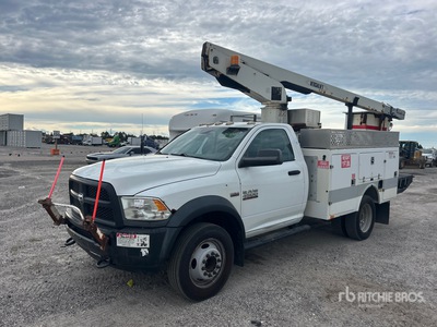 2014 Versalift 29 ft on 2014 Ram 4500 4x2 Camión con Cesta Elevadora