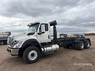 2020 International HV613 6x4 Camión rodante