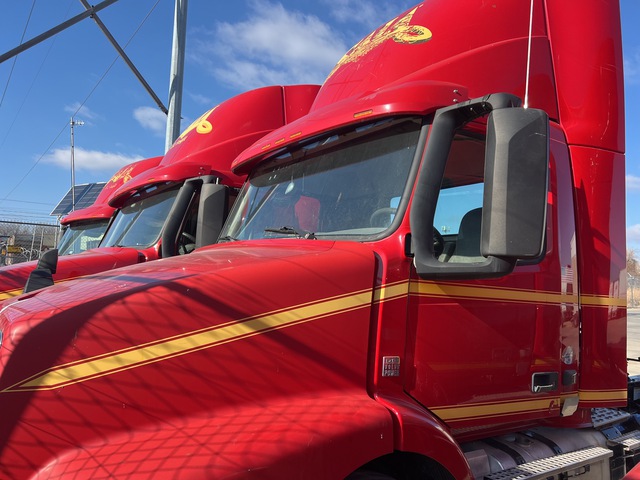 2017 Volvo VNM42T 4x2 S/A Day Cab Truck Tractor