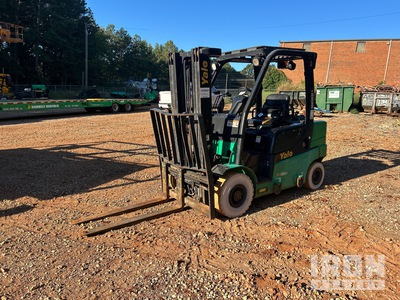 2016 Yale GTP050LX 4750 lb Pneumatic Tire Forklift Chariot Élévateur