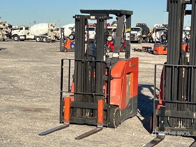 Toyota 8BNCU18 3500 lb Chariot Élévateur Électrique