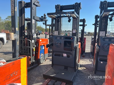Toyota 7BPUE15 3000 lb Order Picker