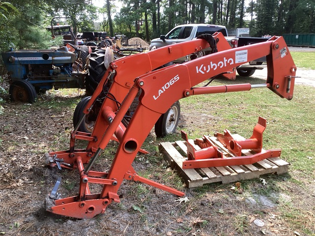 Kubota LA1065A Front Loader Attachment