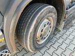 Sous-caisse with Pneu de gauche