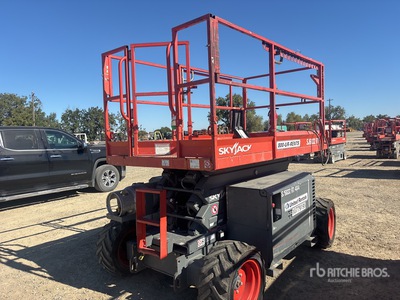 2018 Skyjack SJ6832 RT 4x4 Dual Fuel Ascenseur à ciseaux