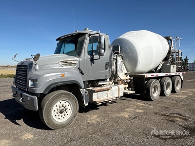 2012 Freightliner 114 SD 8x6 شاحنة خلاط