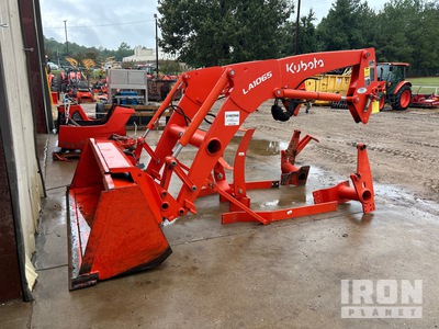 Kubota LA1065A Front Loader Attachment