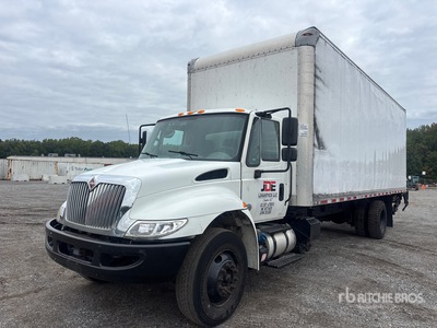 2019 International 4300 4x2 Furgoneta caja cerrada