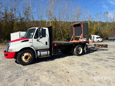 2004 International 4300 4x2 Attenuator Truck
