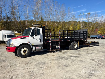 2010 International 4300 4x2 Attenuator Truck