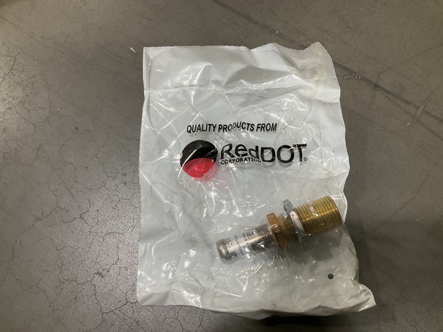 (172) Red Dot 3572787 Pipe to Hose Straight Adapters (172) Red Dot 3572787 Pipe to Hose Straight Adapters