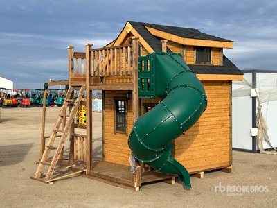 8 ft x 9 ft x 11 ft Two- Storey 遊び場 (Unused)