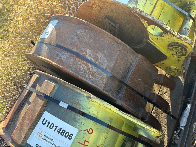 10 in Excavator Bucket 10 in Excavator Bucket