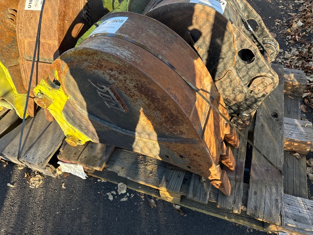 10 in Excavator Bucket 10 in Excavator Bucket