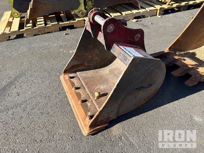 Mantis  24 in Cleanup Excavator Bucket
