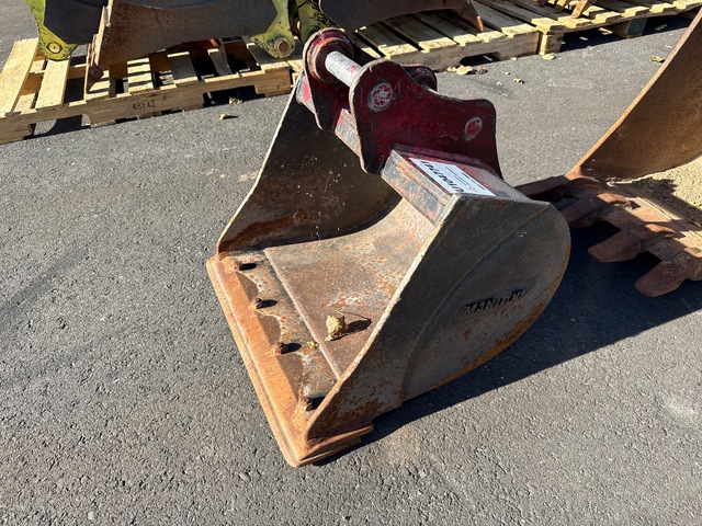 24 in Cleanup Excavator Bucket 24 in Cleanup Excavator Bucket